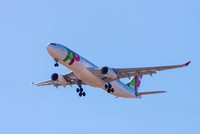 Аэробус А350 авиакомпании TAP Portugal в полете