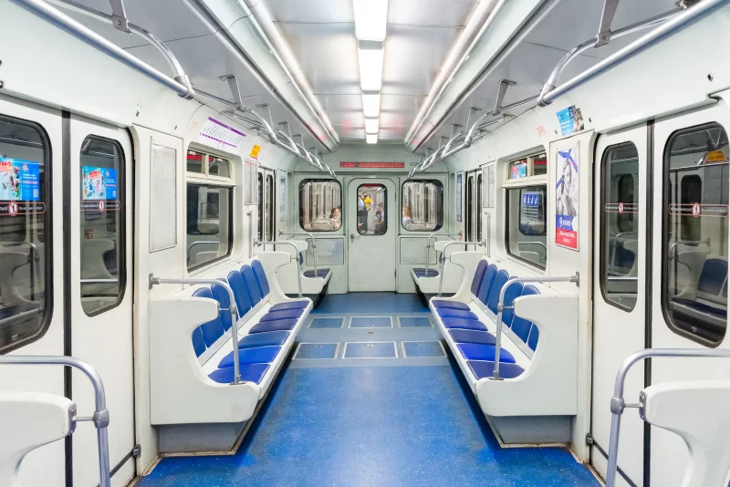 Свободные места в метро во время карантина