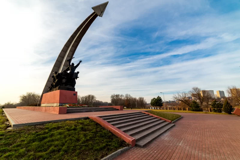 Kumzhenskaya Grove Memorial Complex: Remembering War Heroes