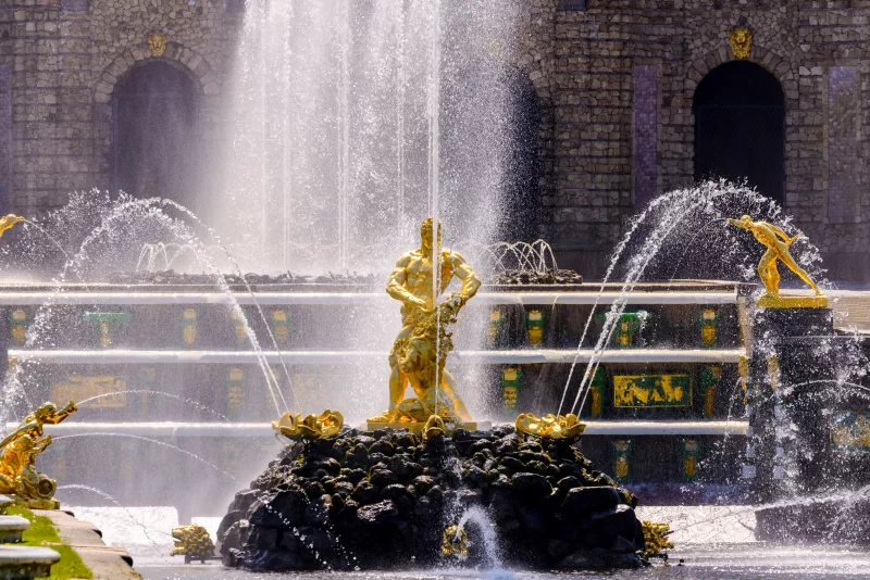 Фонтаны в парке Петергофа. Фонтаны «Самсон».